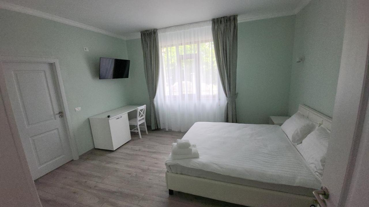 Bed and Breakfast Colt De Rai Hirtoape Экстерьер фото