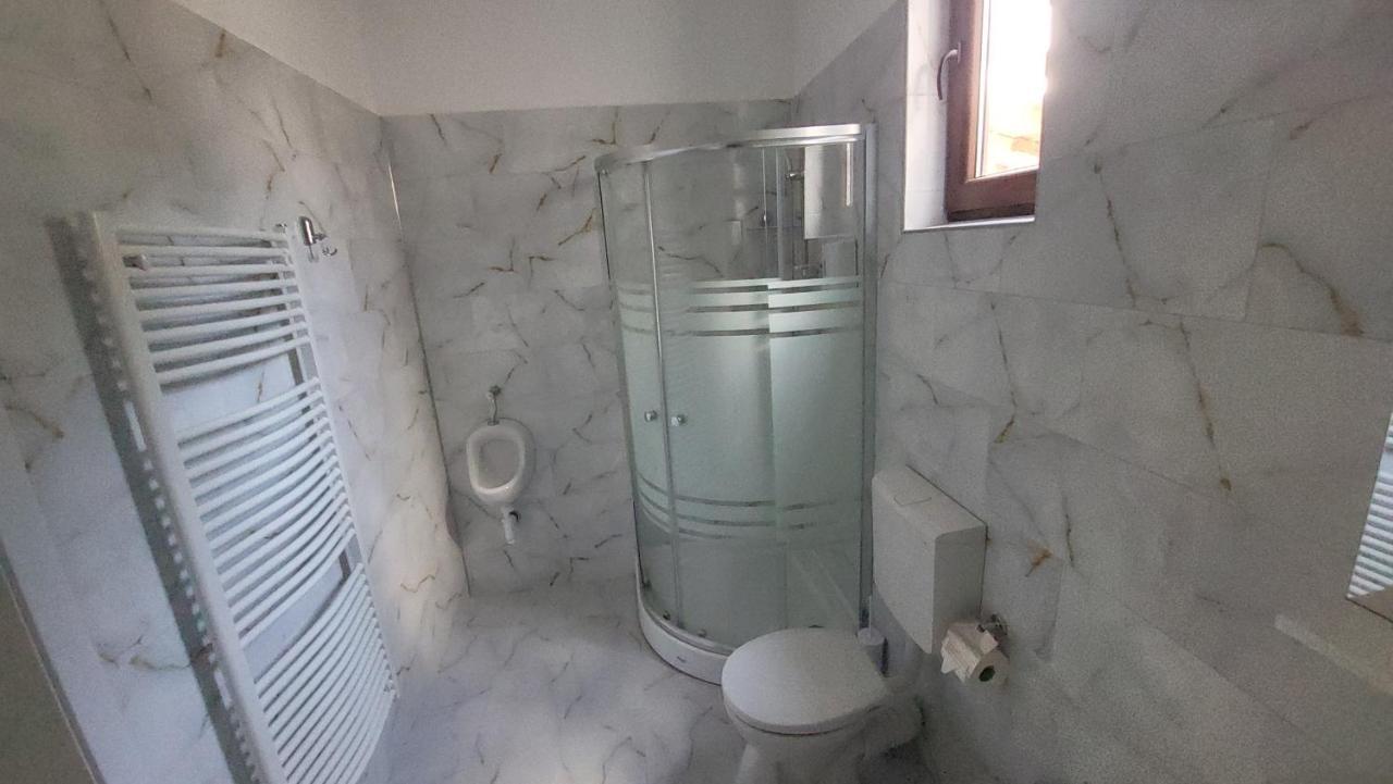 Bed and Breakfast Colt De Rai Hirtoape Экстерьер фото