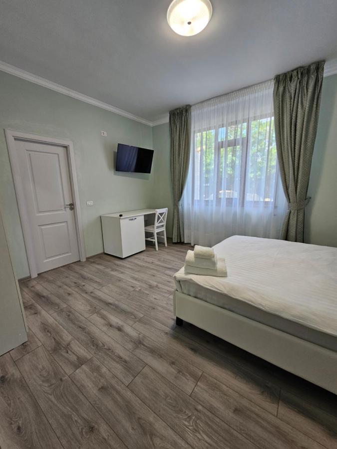 Bed and Breakfast Colt De Rai Hirtoape Экстерьер фото