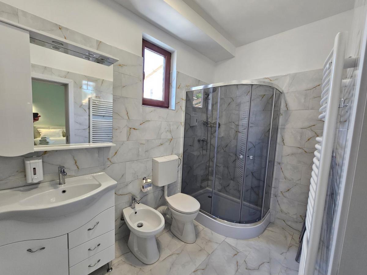 Bed and Breakfast Colt De Rai Hirtoape Экстерьер фото